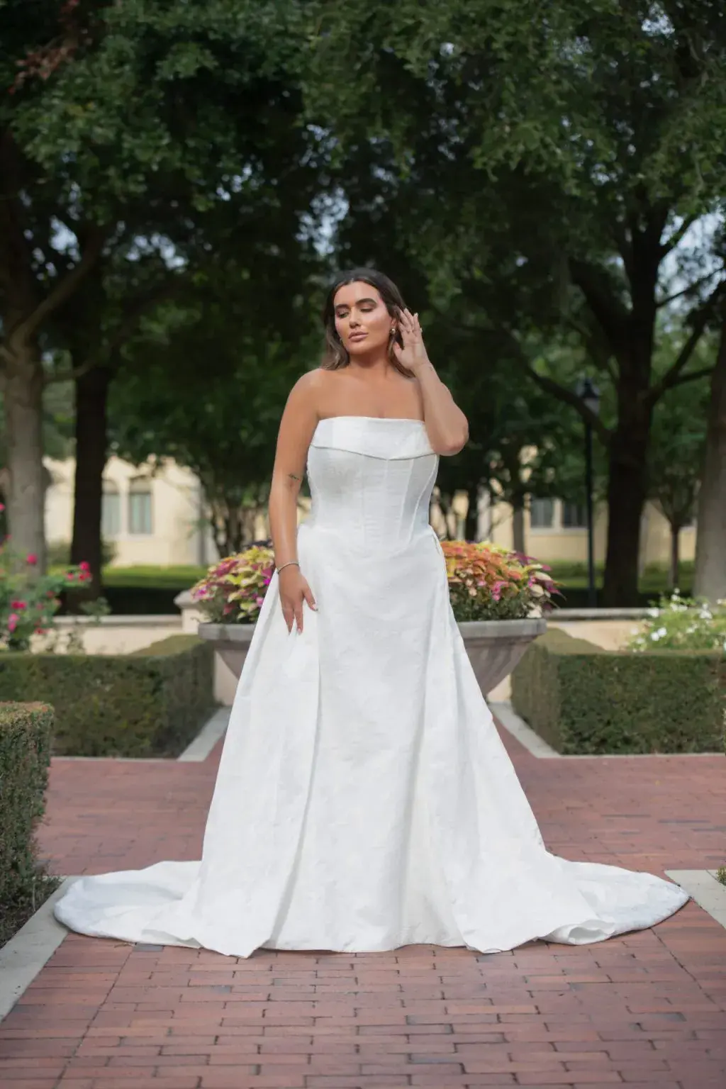 D4149-S24-INF-ESS-01-1280x1920