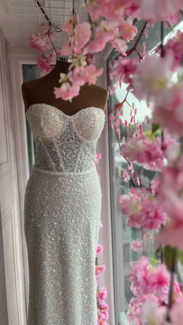 Change the window with us … we love the cherry blossom 🌸 🩷#westmidlandswedding #2025bride #weddingdressinspo #engaged #weddingdressshopping #weddingdressesbirmingham #bridetobe #weddingdressshop #justengaged #fyp #windowdisplays #windowdisplayideas #cherryblossom #bridalwindow